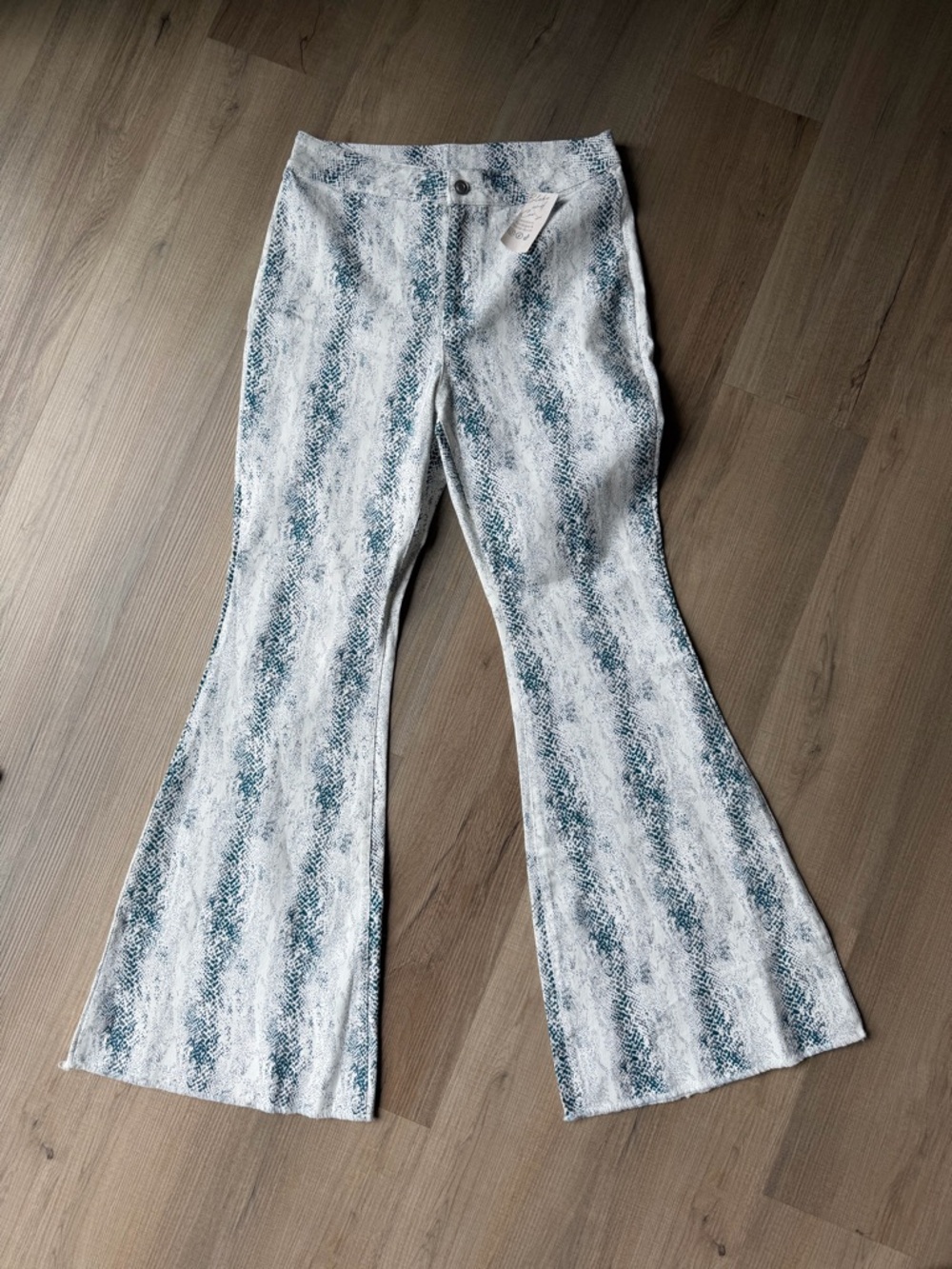 Blake & Coe White & Teal Snake-Print Flared Pants